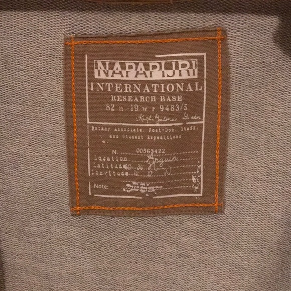 NAPAPIJRI ZIPPED HOODIE! - Picture 3 of 3